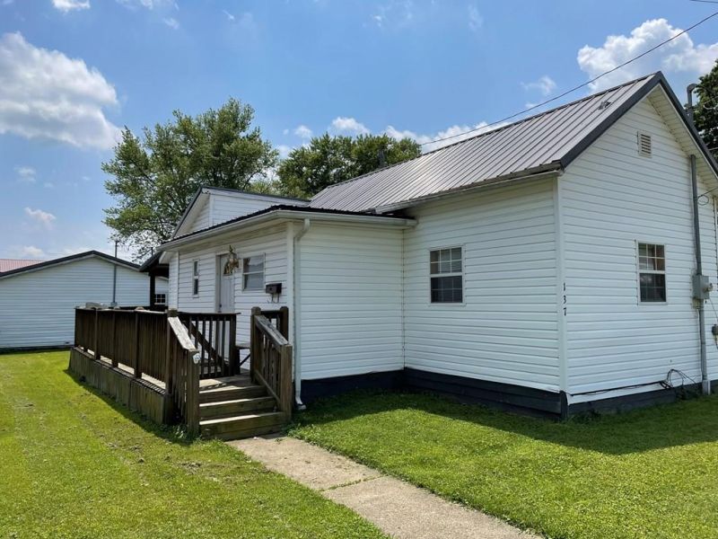 137 W Cross Street Oak Hill OH 45656 Residential