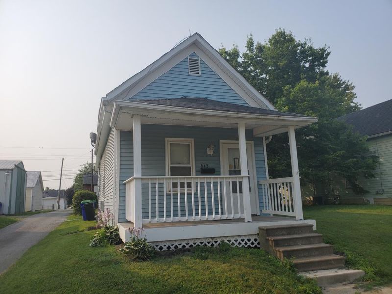 813 E Temple Street Washington Court House OH 43160 Residential