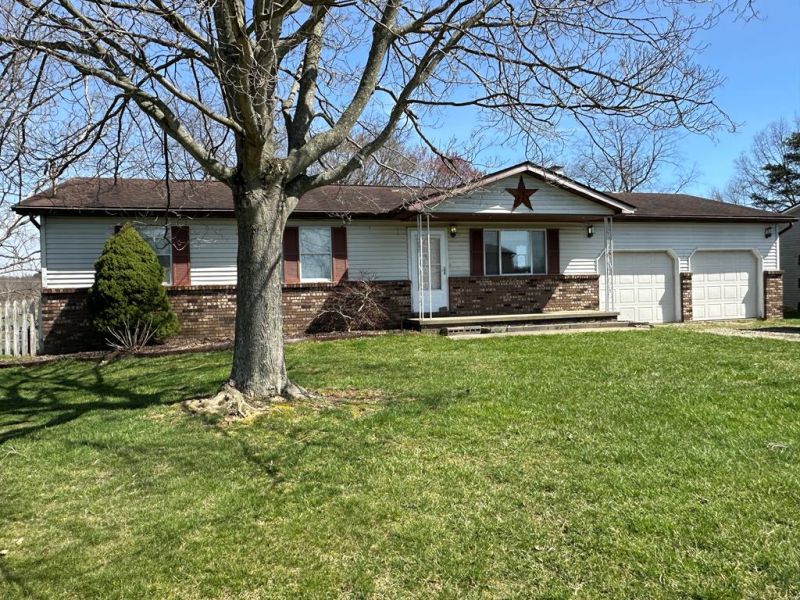 247 Emmaus Road Belpre OH 45714 Residential