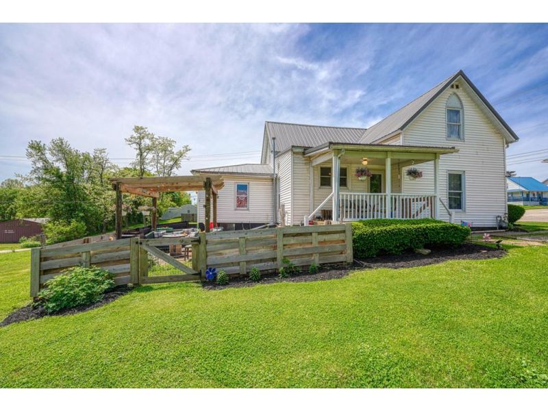 200 N Walnut McArthur OH 45651 Residential