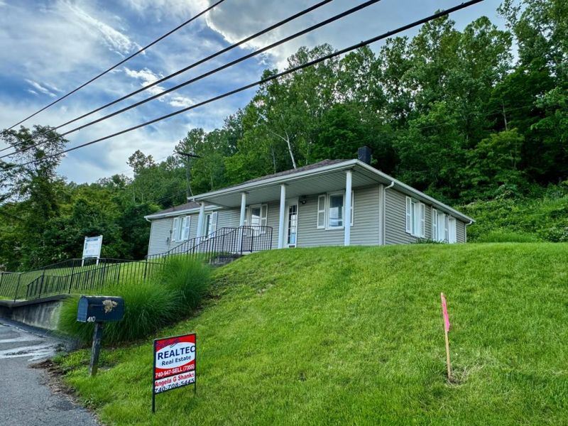 410 W Emmit Ave. Waverly OH 45690 Real Estate Only