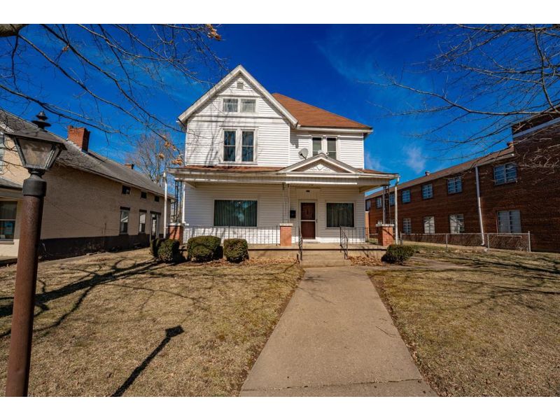 573 E Main  Street Chillicothe OH 45601 Residential